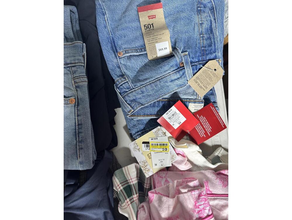 20 Pc Women’s Clothing Lot NWT Target Sizes S-XL Sweaters Jeans Boutique Resell - Picture 7 of 8